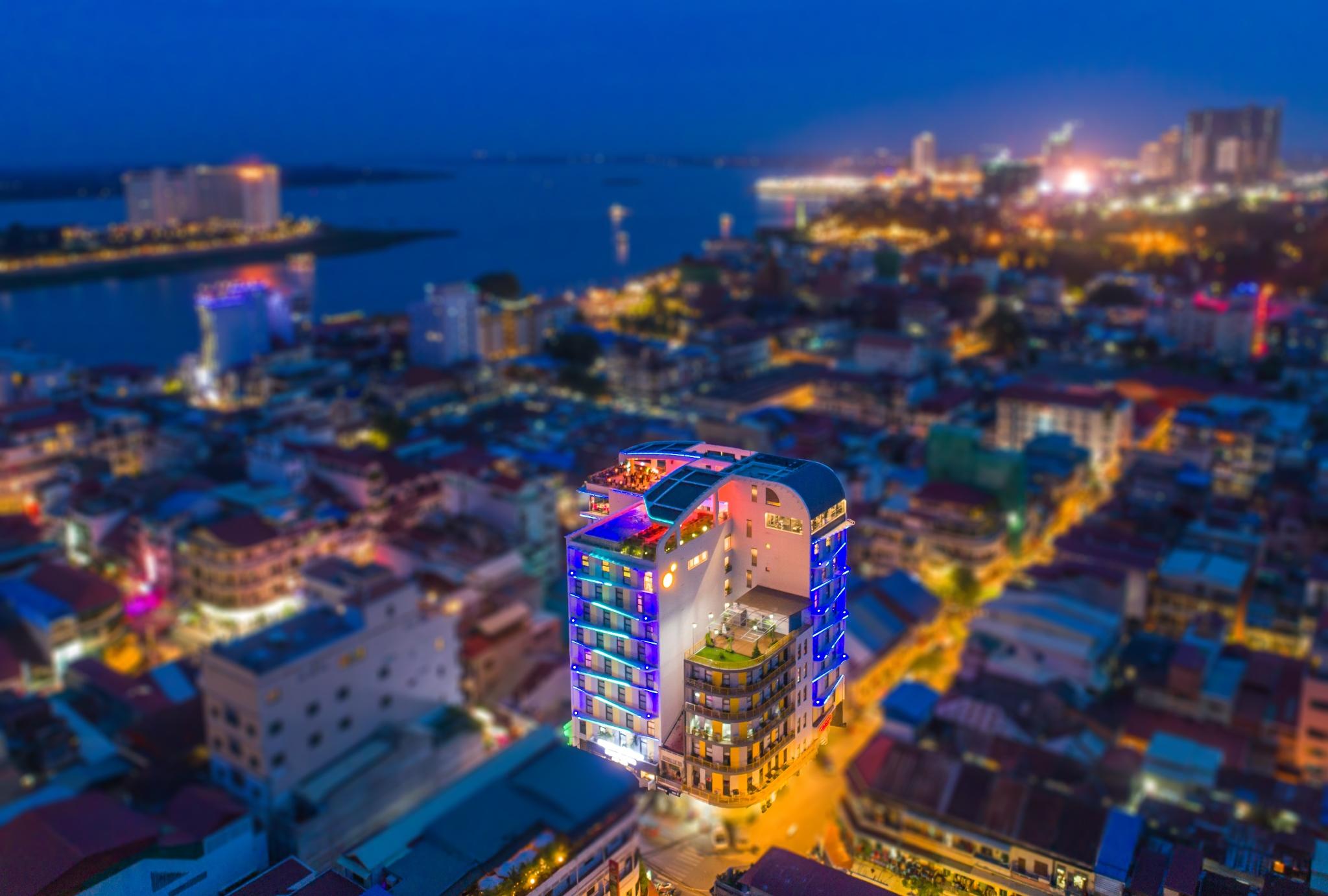 Sun & Moon, Urban Hotel Phnom Penh Exterior photo