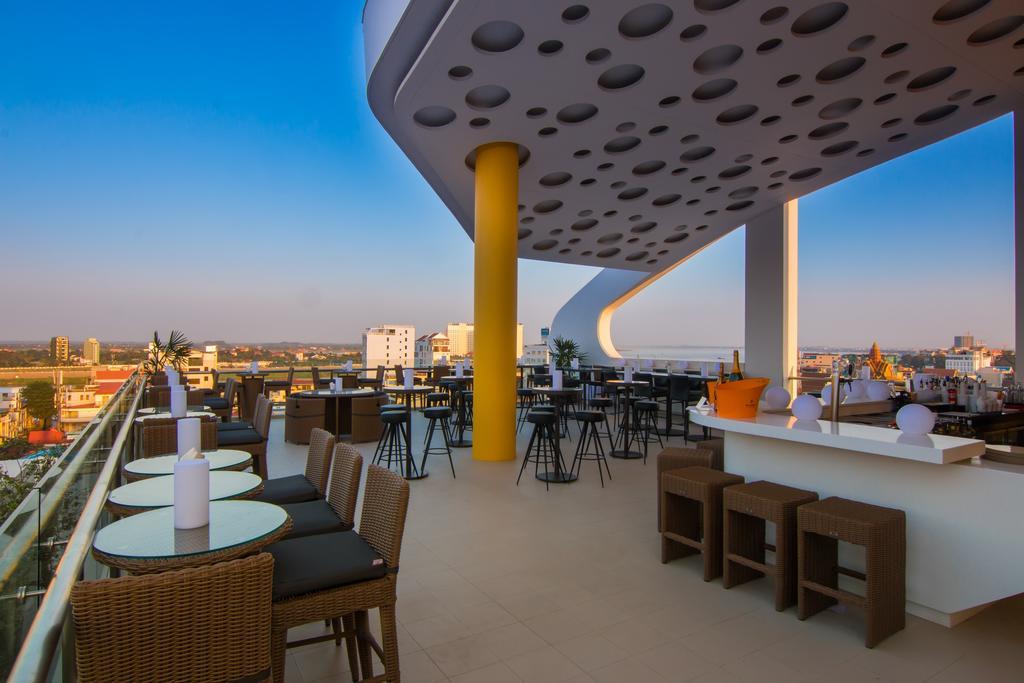 Sun & Moon, Urban Hotel Phnom Penh Exterior photo