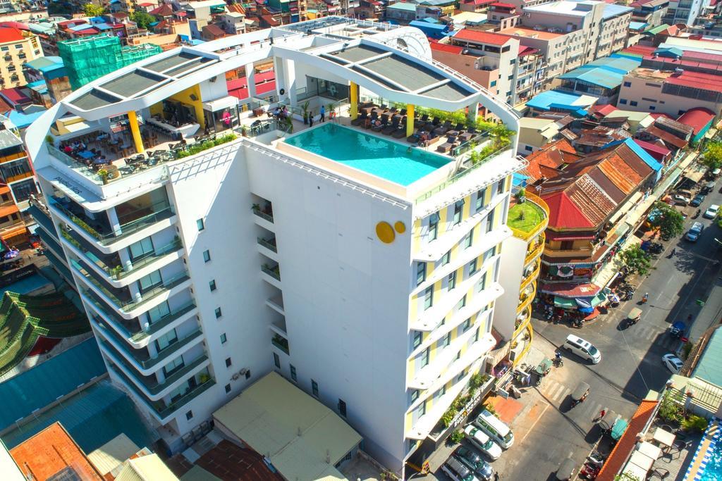 Sun & Moon, Urban Hotel Phnom Penh Exterior photo