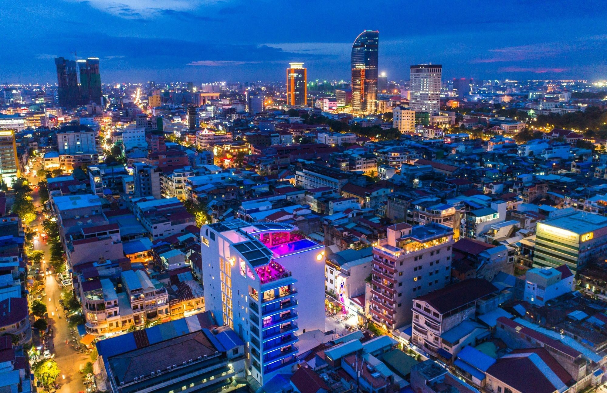 Sun & Moon, Urban Hotel Phnom Penh Exterior photo