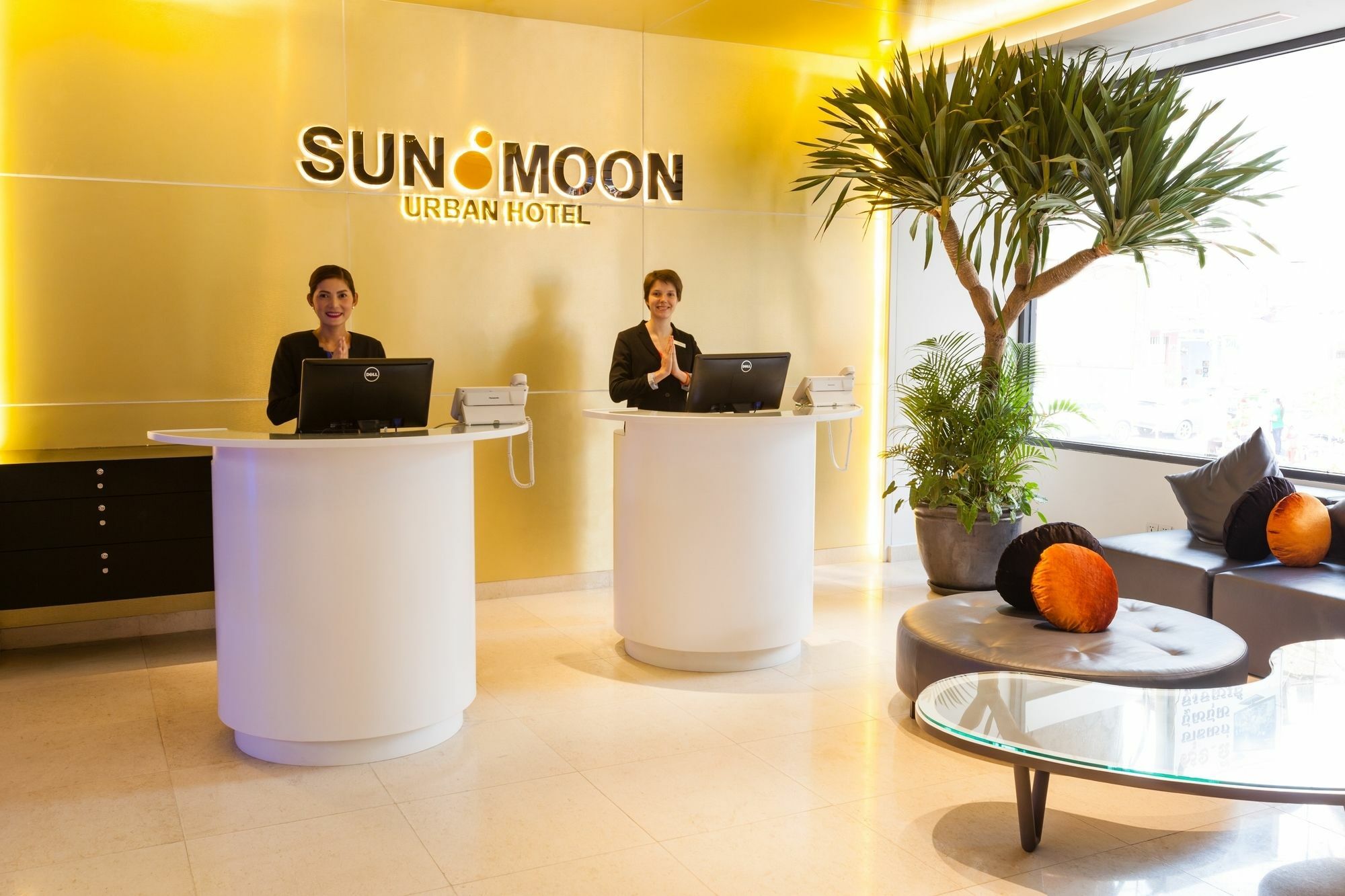 Sun & Moon, Urban Hotel Phnom Penh Exterior photo