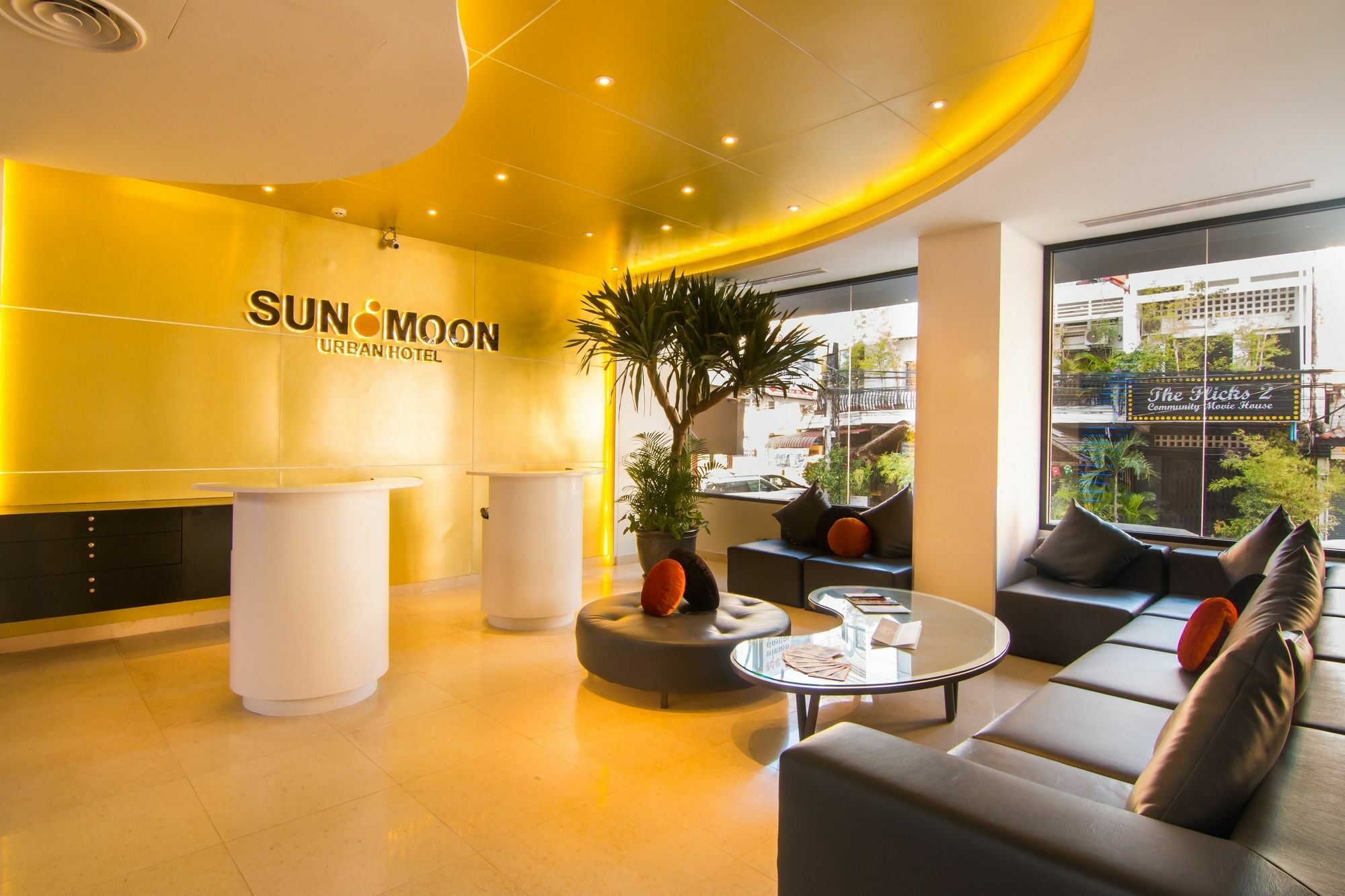 Sun & Moon, Urban Hotel Phnom Penh Exterior photo